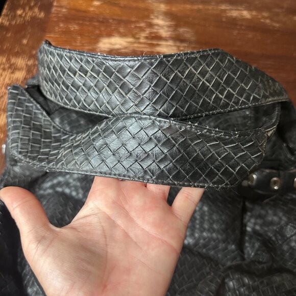 Vintage Guess Black Woven Faux Leather Hobo Shoulder Bag With Metal Logo Plate - Picture 10 of 14